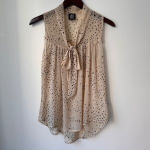 Star print sleeveless blouse
